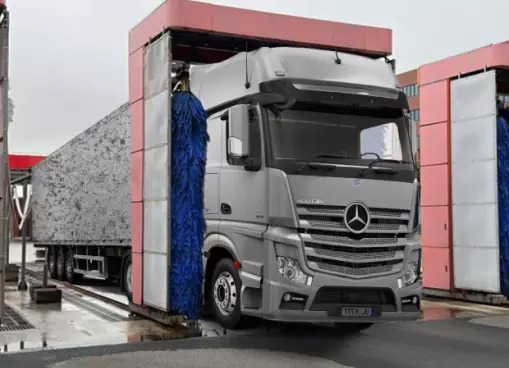 Робот автомойка грузовая